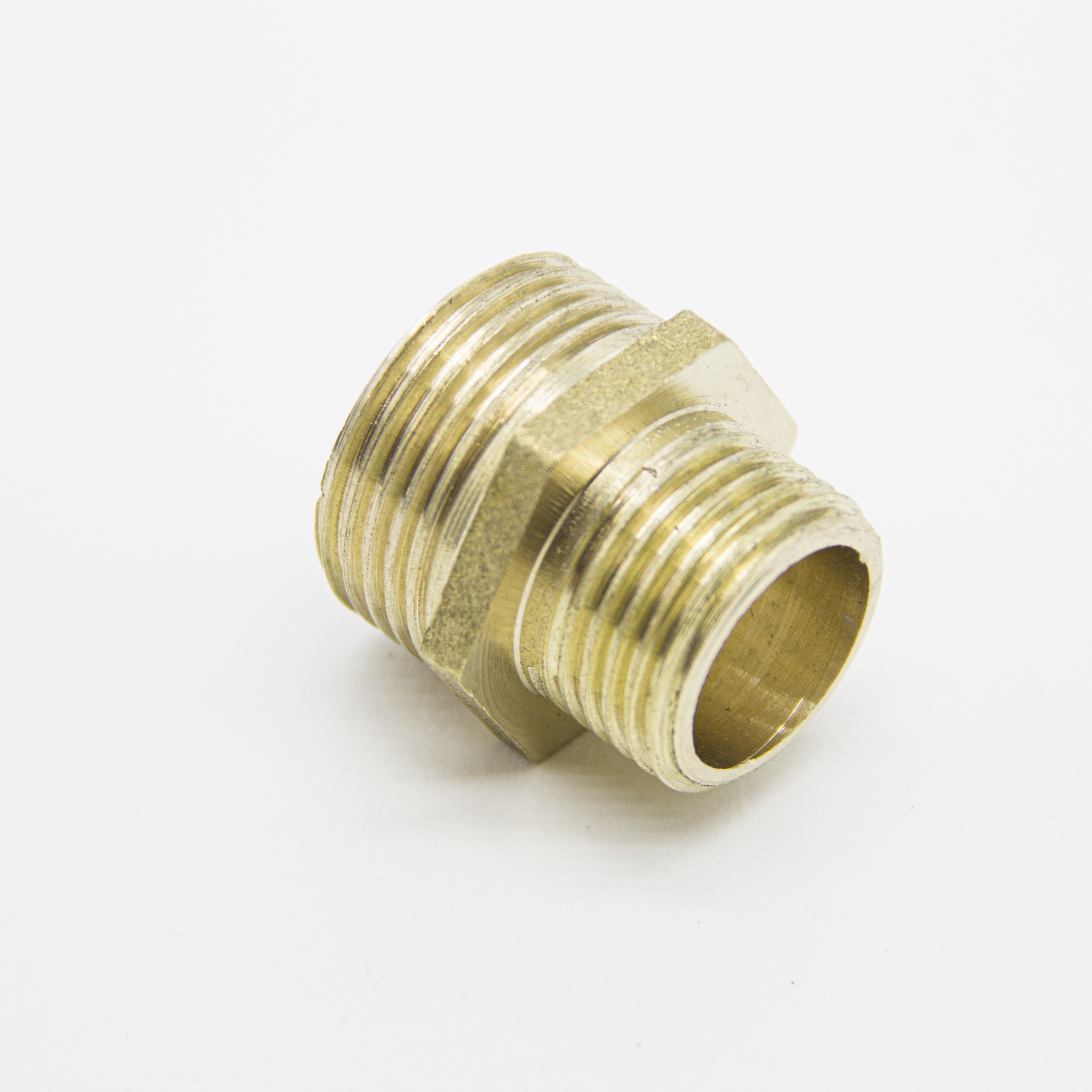 გადამყვანი ლატუნის გ-გ M3/4*M1/2 1*600 — ფიტინგები
